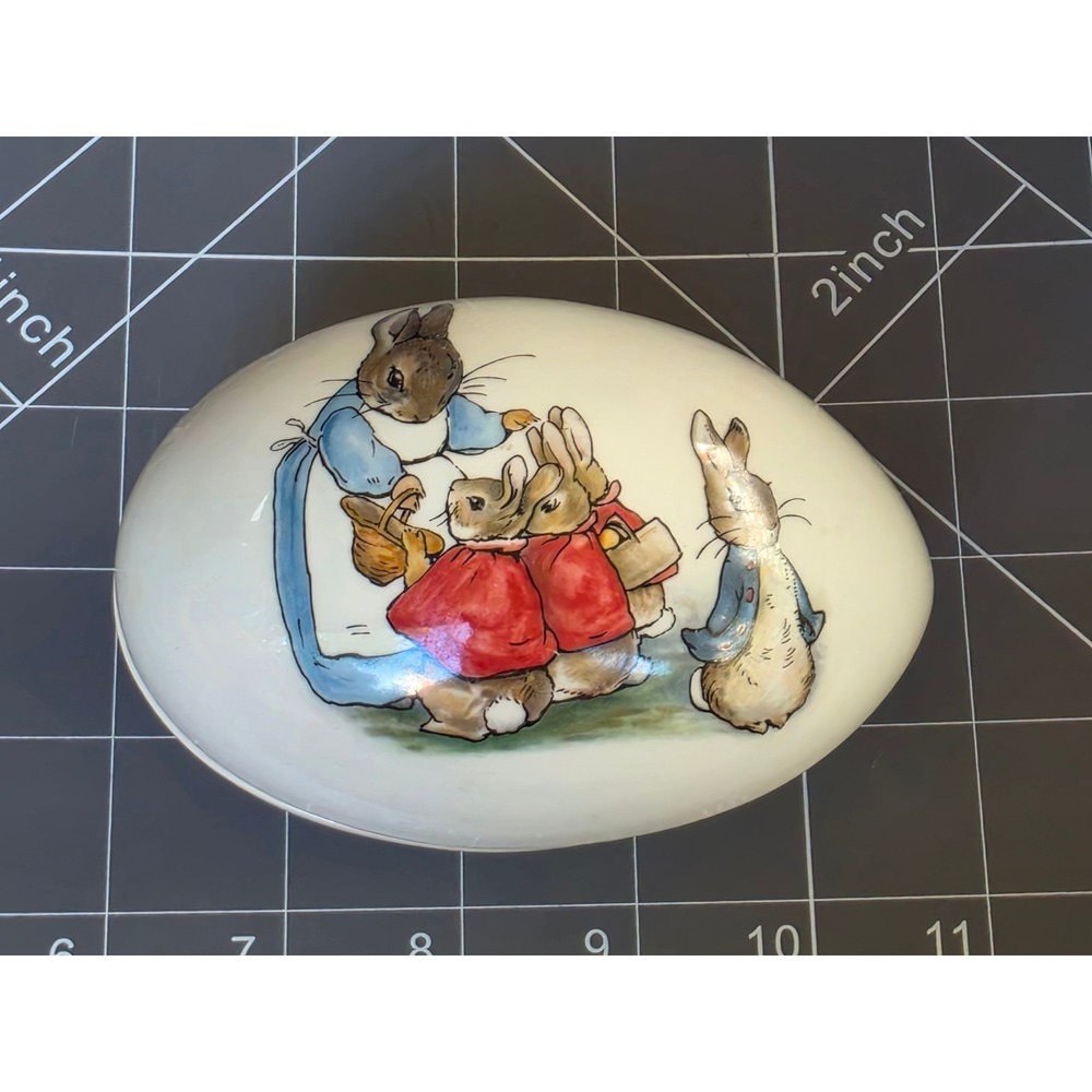 Wedgwood Peter Rabbit Porcelain Egg Trinket Box Beatrix Potter Made in England